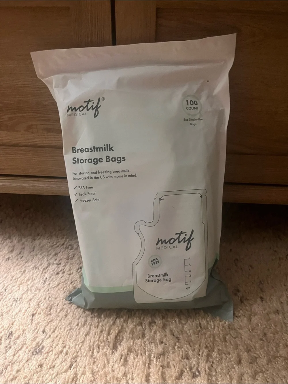 Motif Medical Breastmilk Storage Bags - White with Mint Accents (100 Count)
